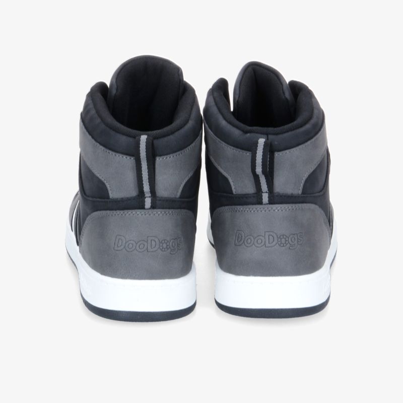 Hochwertige, gepolsterte Sneaker mit rutschfester Sohle in stilvollem Design, ideal für Alltag und Freizeit.