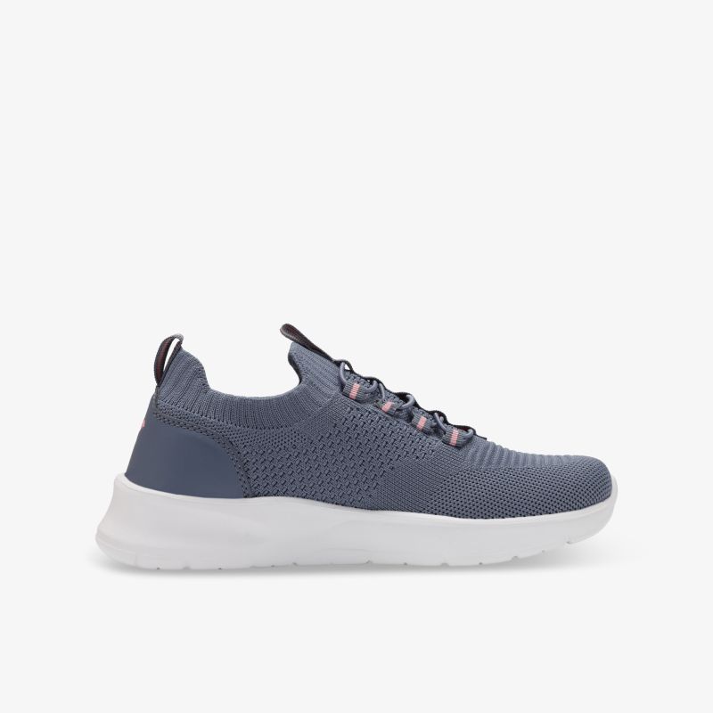 Leichter blauer Sneaker mit atmungsaktivem Material und flexibler, stoßdämpfender Sohle seitlich gezeigt