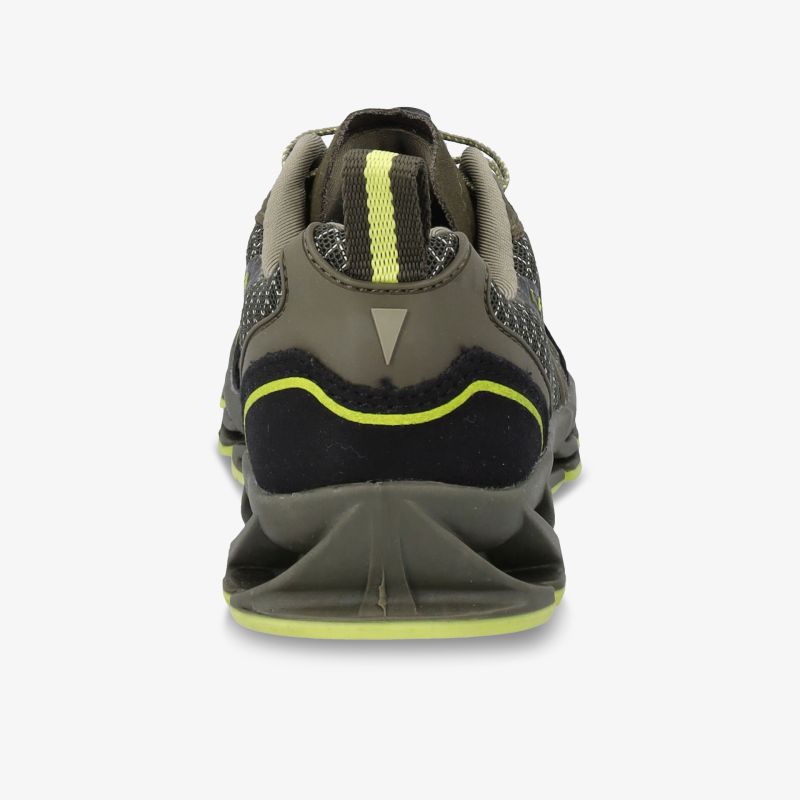 Rückansicht eines robusten, sportlichen Schuhs mit neonfarbener Akzentlinie und stoßdämpfender Sohle