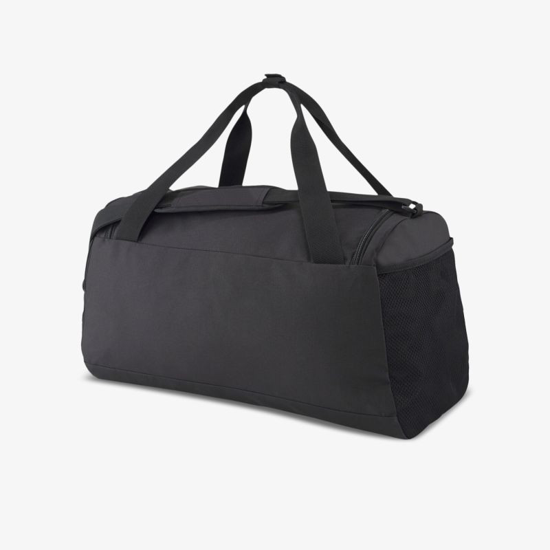 Geräumige schwarze Sporttasche mit robusten Tragegriffen und praktischem Reißverschluss für vielseitige Nutzung.