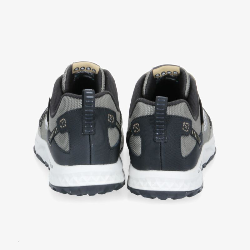 Robuste und stylische Sneaker mit langlebiger Sohle und sportlichem Design für optimalen Tragekomfort.