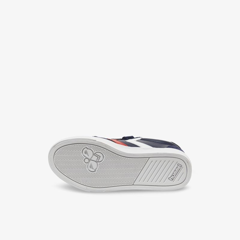 Stylische Sportschuhe mit rutschfester Sohle für maximalen Halt und Komfort bei jeder Aktivität.