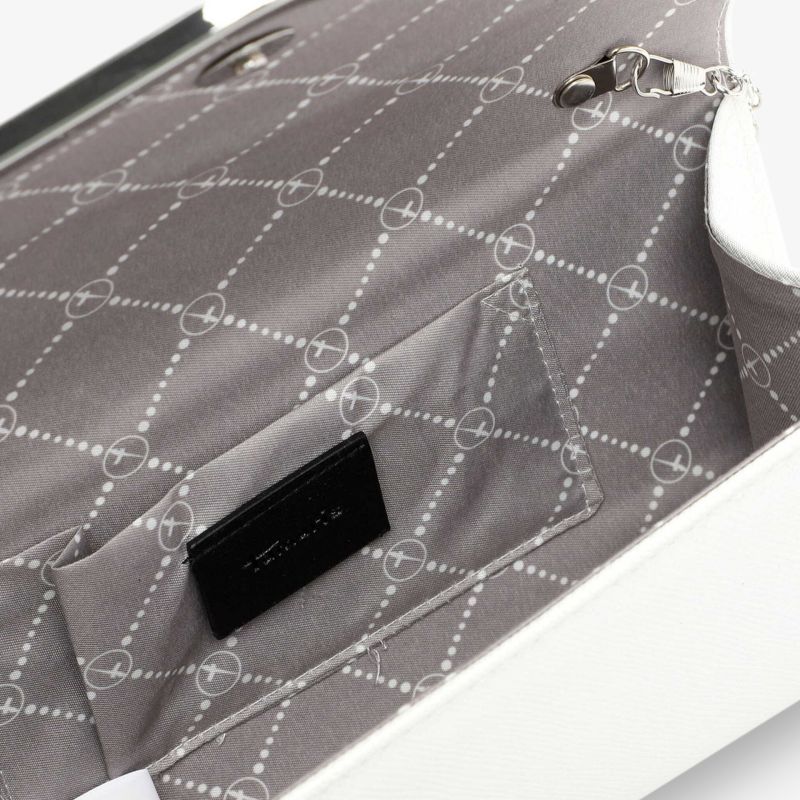 Elegante Tasche mit Innenfutter und feinen Details, stilvolles Design für anspruchsvolle Mode.