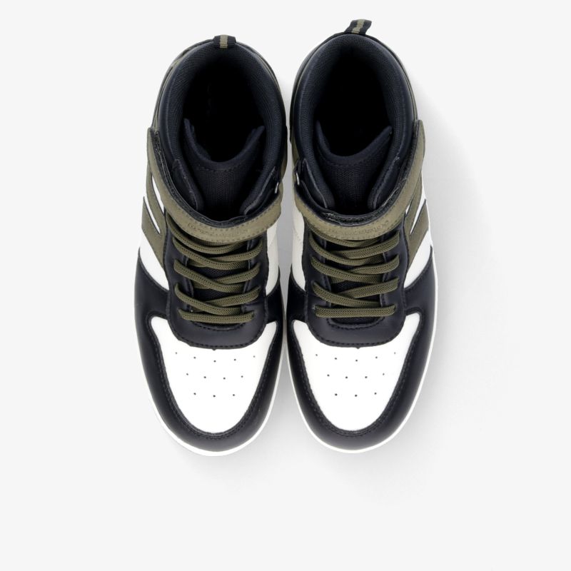 Hochwertige Sneaker in moderner zweifarbiger Optik mit bequemer Passform und robusten Schnürsenkeln