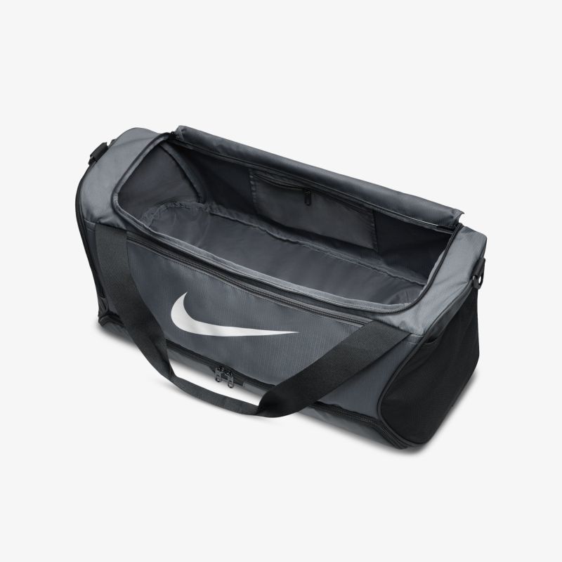 Praktische und robuste Sporttasche mit großem Stauraum und modernem Design für vielseitigen Einsatz.