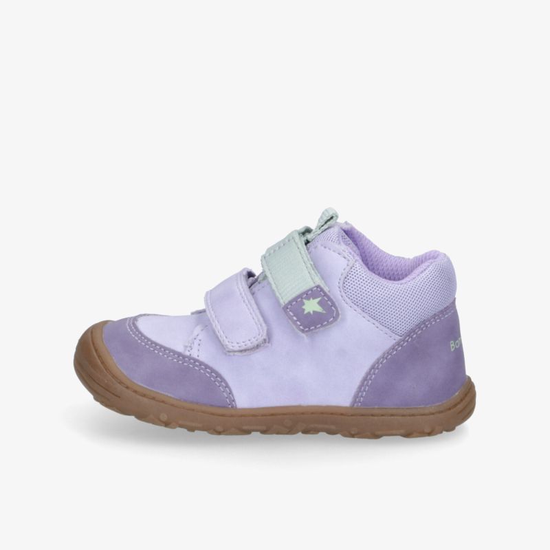 Bequemer lila Kinderfreizeitschuh mit praktischem Klettverschluss und rutschfester Sohle für sicheren Halt.