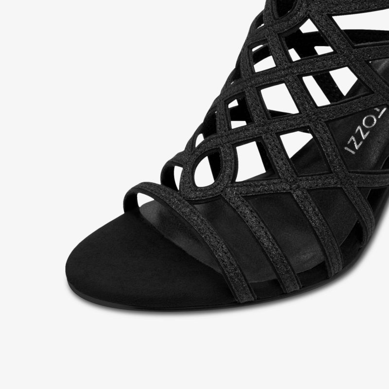 Detailaufnahme eines eleganten Schuhs mit feinem Riemenmuster und weichem Material für hohen Tragekomfort