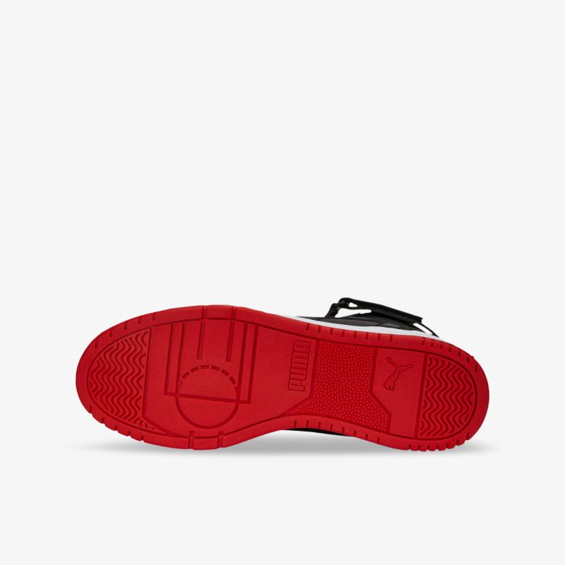 Rutschfeste rote Sohle mit robustem Profil für optimalen Halt und Langlebigkeit.