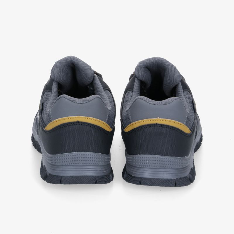 Bequemer Sportschuh in Grau mit gelbem Akzent, ideal für vielseitige Aktivitäten.