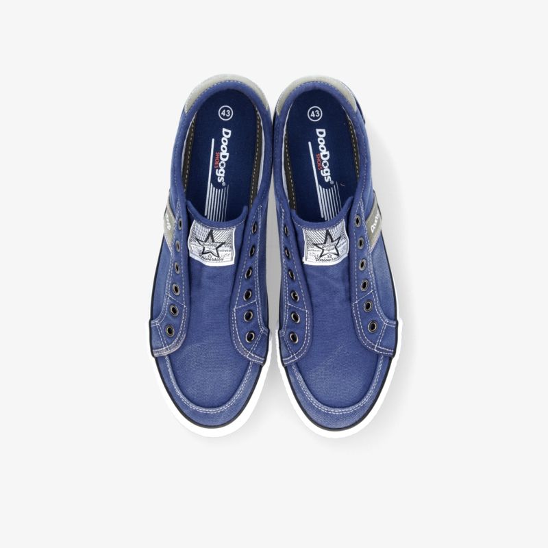 Obere Ansicht von zwei blauen Freizeitschuhen mit bequemem, leichtem Design und rutschfester Sohle