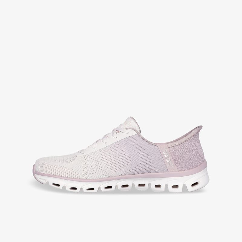 Leichter, komfortabler Sneaker mit atmungsaktivem Material und flexibler Sohle in moderner, heller Farbe seitlich fotografiert