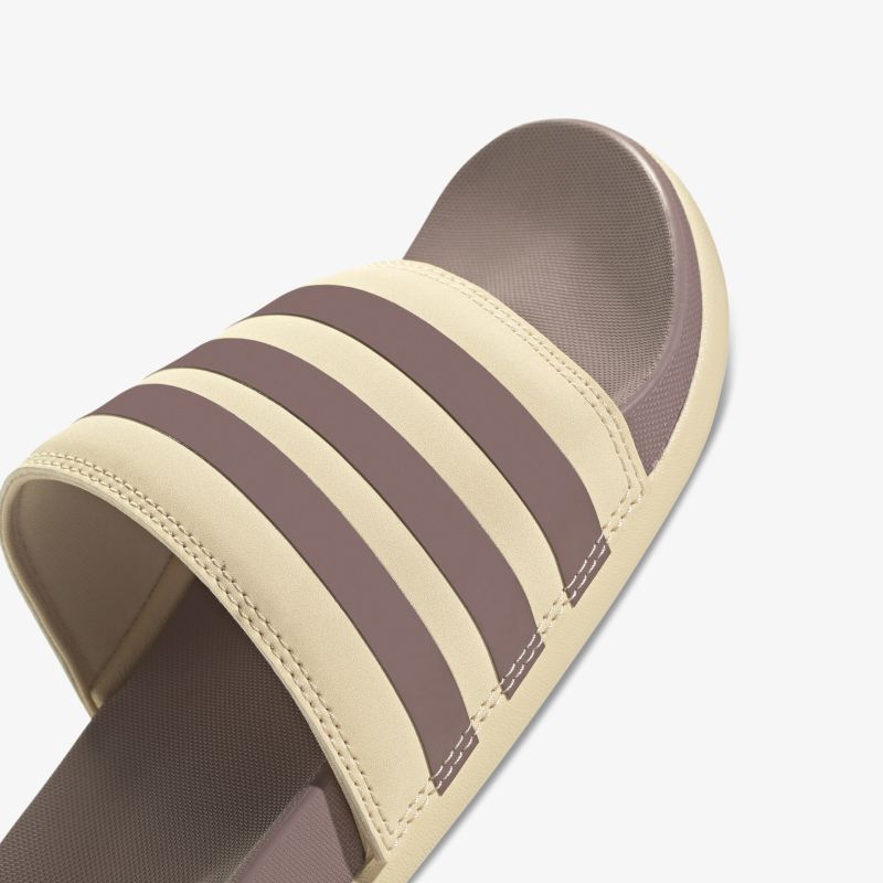 Bequeme, rutschfeste Sandale mit stilvollem Streifen-Design, perfekt für lässige Anlässe.