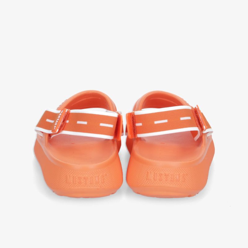 Bequeme orangefarbene Sandalen mit verstellbaren Riemen für optimalen Halt und hervorragenden Tragekomfort.