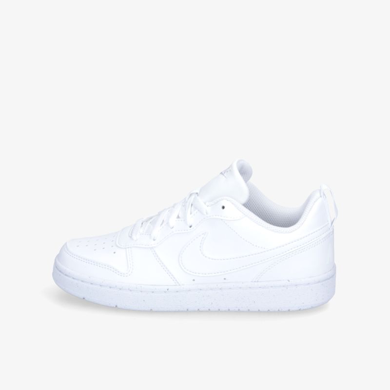 Eleganter weißer Sneaker mit klaren Linien und komfortabler Passform für jeden Anlass.