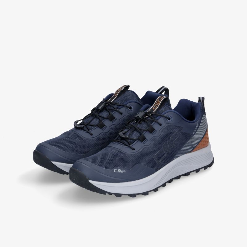 Moderne Outdoor-Schuhe in Blau mit robustem Design und rutschfester Sohle. Perfekt für aktive Abenteuer.