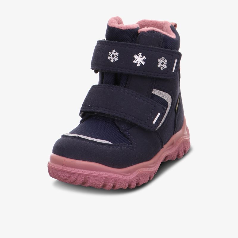 Warmer Winterstiefel mit Klettverschluss und rutschfester Sohle, ideal für kalte und verschneite Tage.