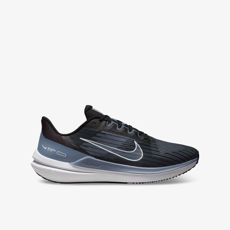 Moderner Sportschuh mit komfortablem Design und stilvollen Details für optimale Performance.