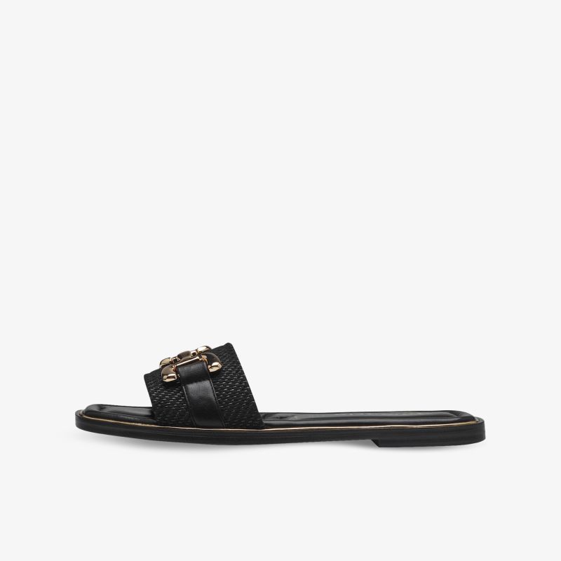 Schwarze flache Slide Sandale mit goldenen Schnallen an breitem Riemen, komfortabel und stilvoll