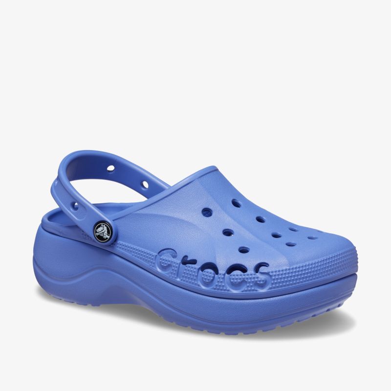Blaue Clogs mit Belüftungslöchern und verstellbarem Fersenriemen für Komfort und vielseitige Einsatzmöglichkeiten.