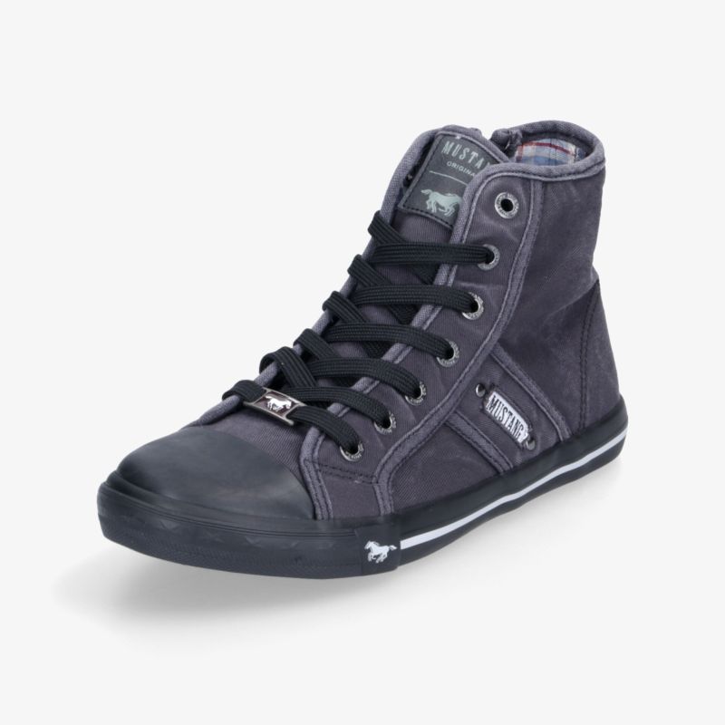 Schwarzer hoher Sneaker aus robustem Textilmaterial mit rutschfester Sohle und bequemer Schnürung