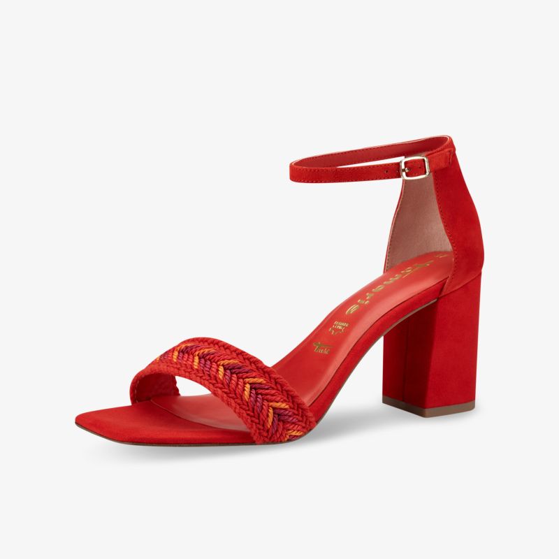 Elegante rote Sandale mit Blockabsatz und geflochtenem Riemchen für stilvolle Auftritte.