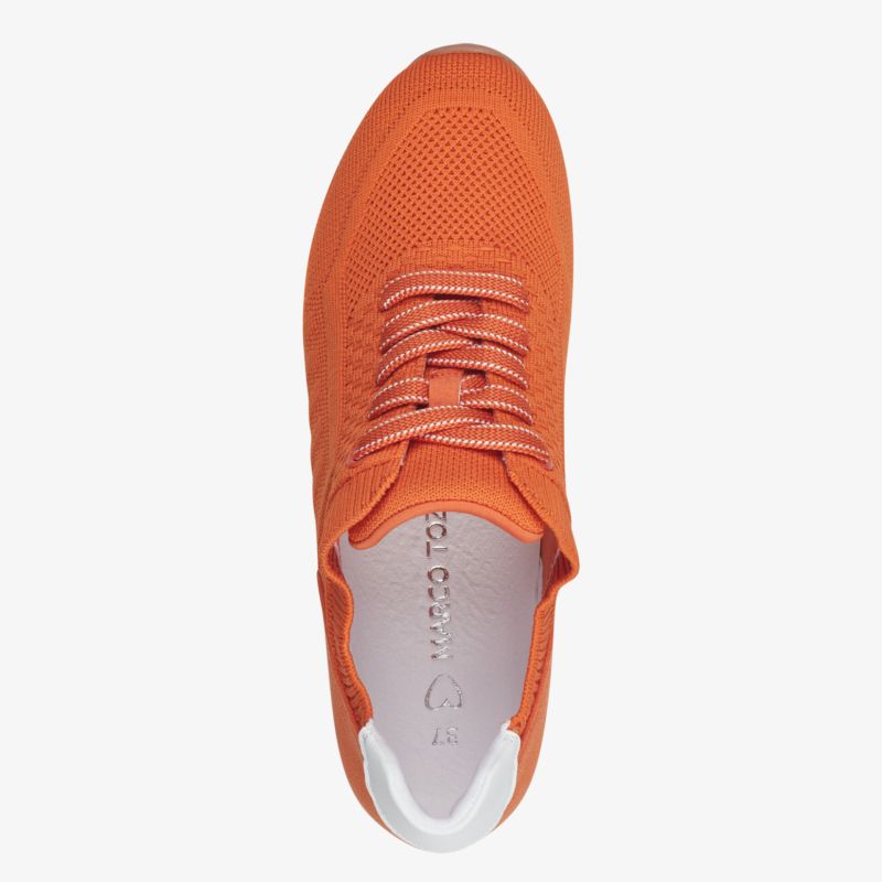 Oranger Sneaker mit atmungsaktivem Obermaterial, schnürverschluss und leichter, flexibler Passform von oben