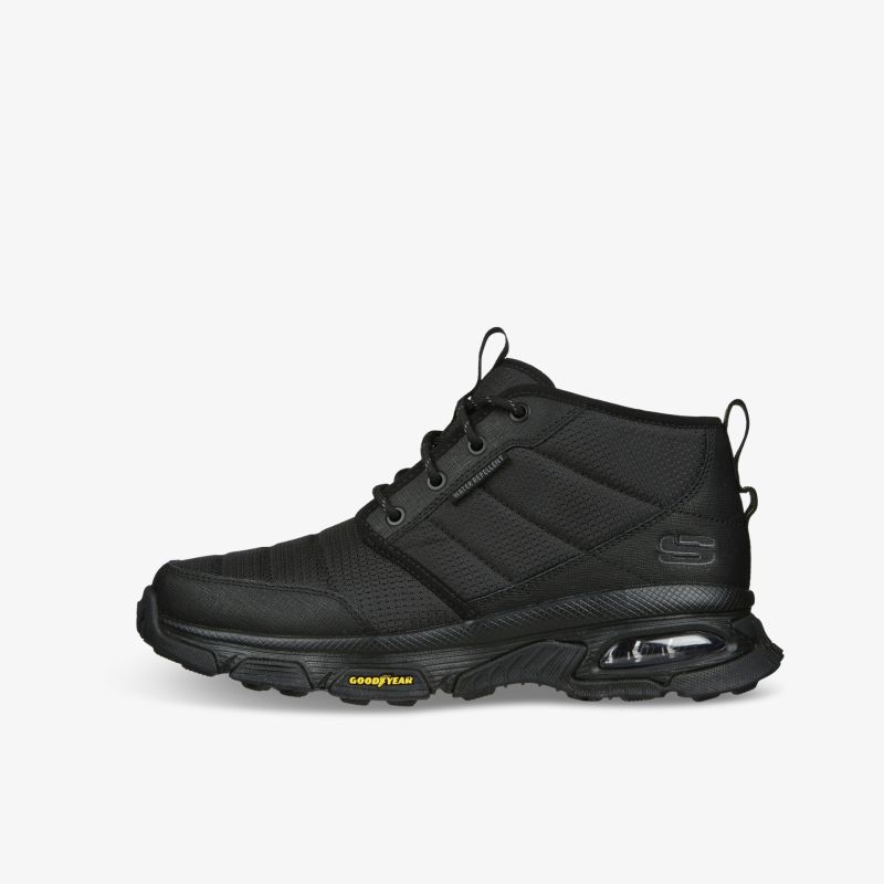 Stylischer schwarzer Outdoor-Wanderschuh mit robuster Sohle und wasserabweisender Oberfläche für vielseitige Abenteuer.