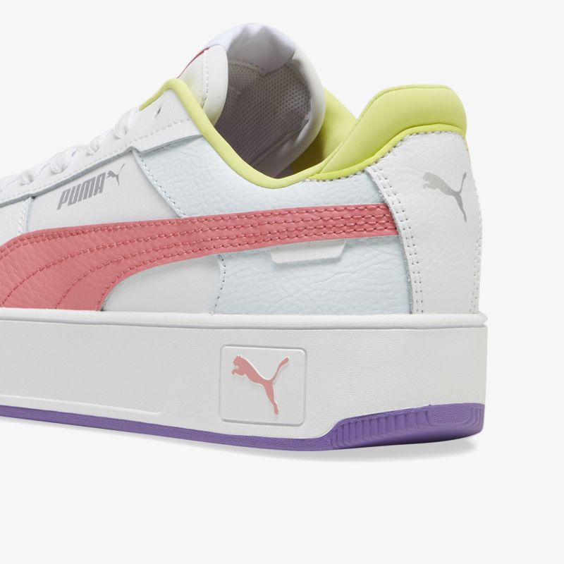 Weißer Sneaker mit rosa PUMA Logo, gepolstertem Schaftrand und stabiler Gummisohle für hohen Komfort und modischen Look