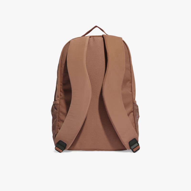 Moderner Rucksack mit komfortablen Schultergurten und geräumigem Design für vielseitige Nutzung.