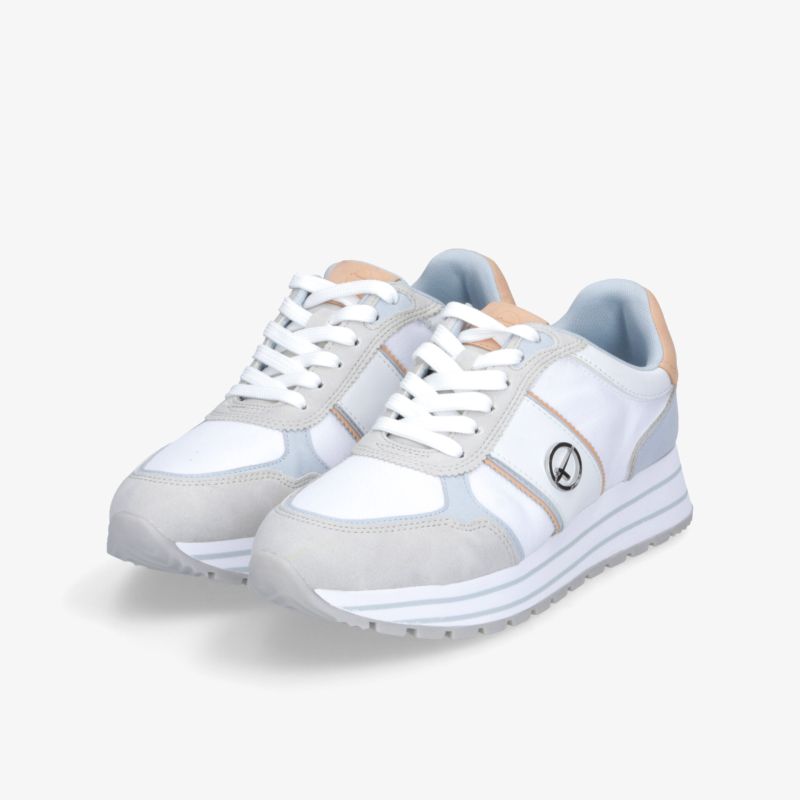 Leichte weiße und graue Sneaker mit atmungsaktivem Material und gepolstertem Schaft für ganztägigen Komfort