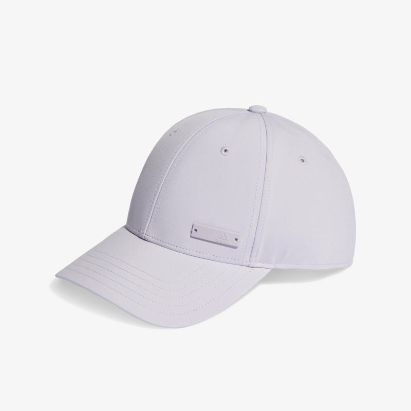 Elegante Basecap in schlichtem Design, ideal für modische Akzente und vielseitigen Einsatz im Alltag.