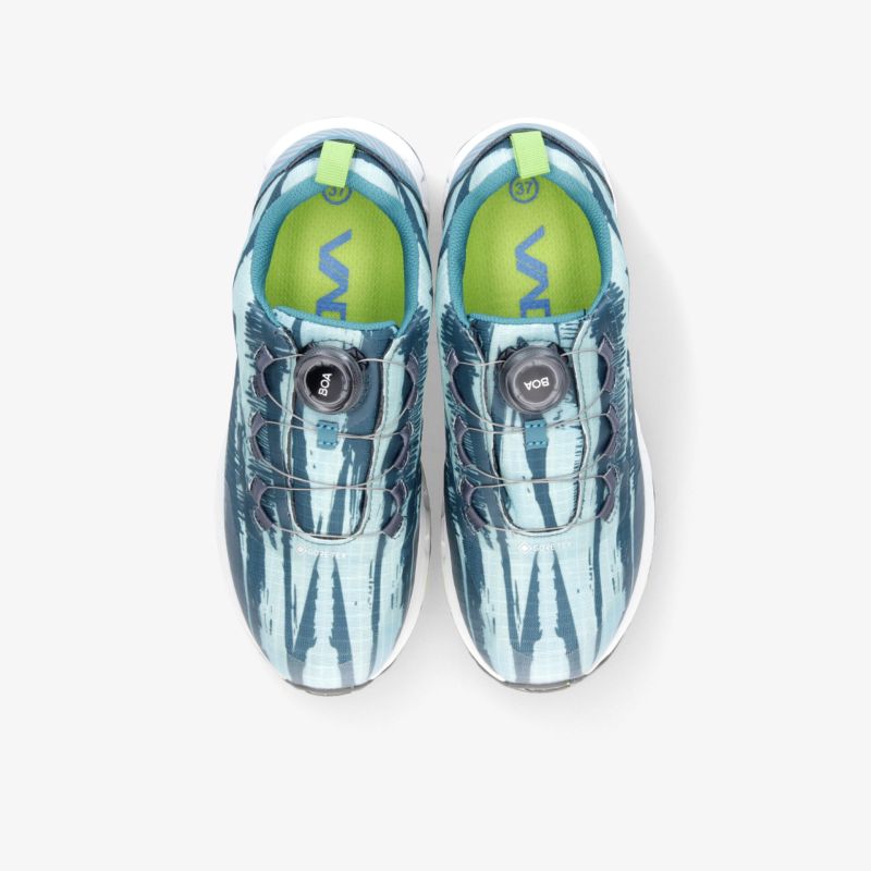 Moderne Sneaker in Blau mit einzigartigem Muster und innovativem Verschlusssystem. Komfortabel und stilvoll.