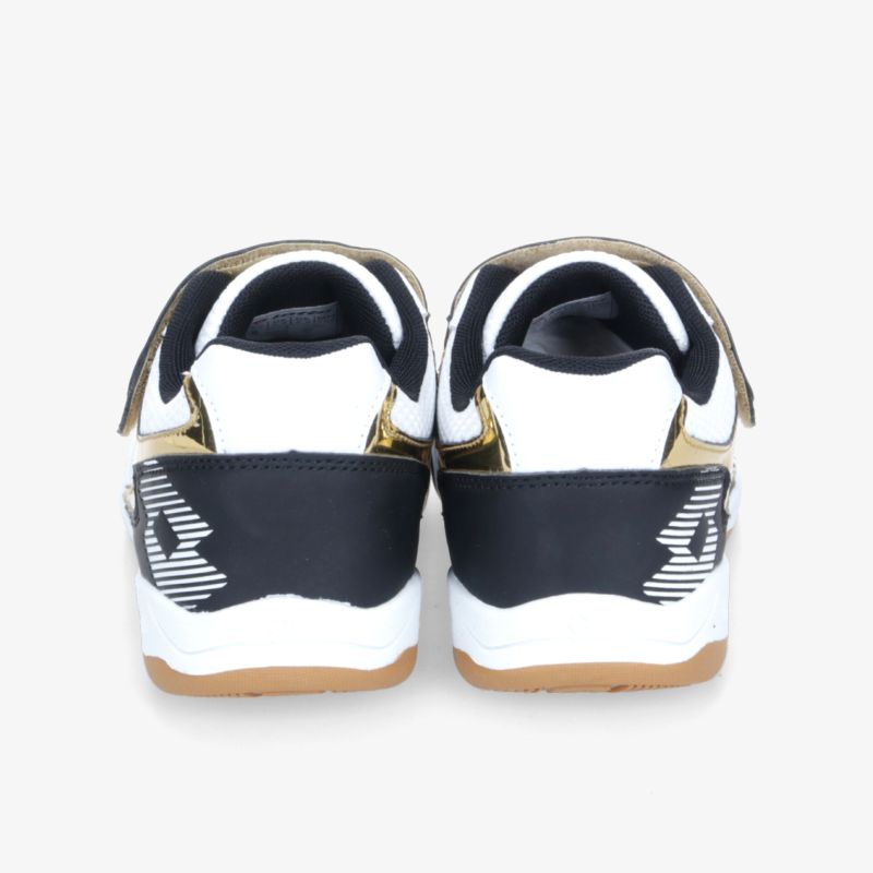 Robuste Sportschuhe mit gepolstertem Fersenbereich und rutschfester Sohle, ideal für sportliche Aktivitäten