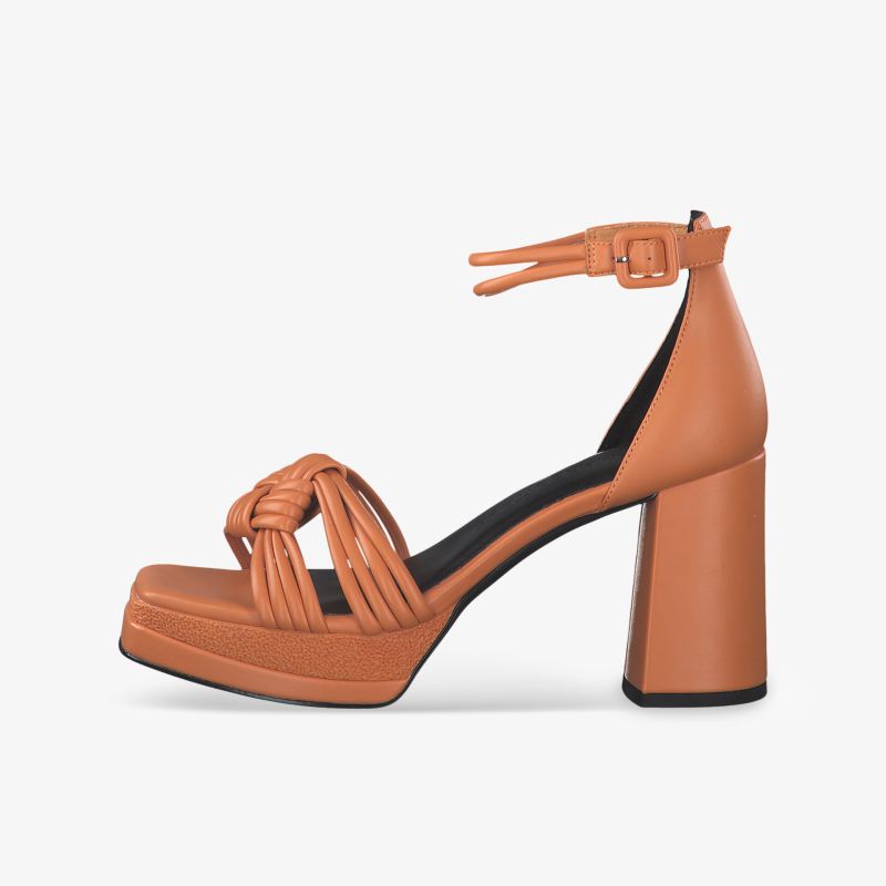 Elegante Plateausandale mit Riemen und Blockabsatz, ideal für stilvolle Anlässe. Komfort und Stil vereint.