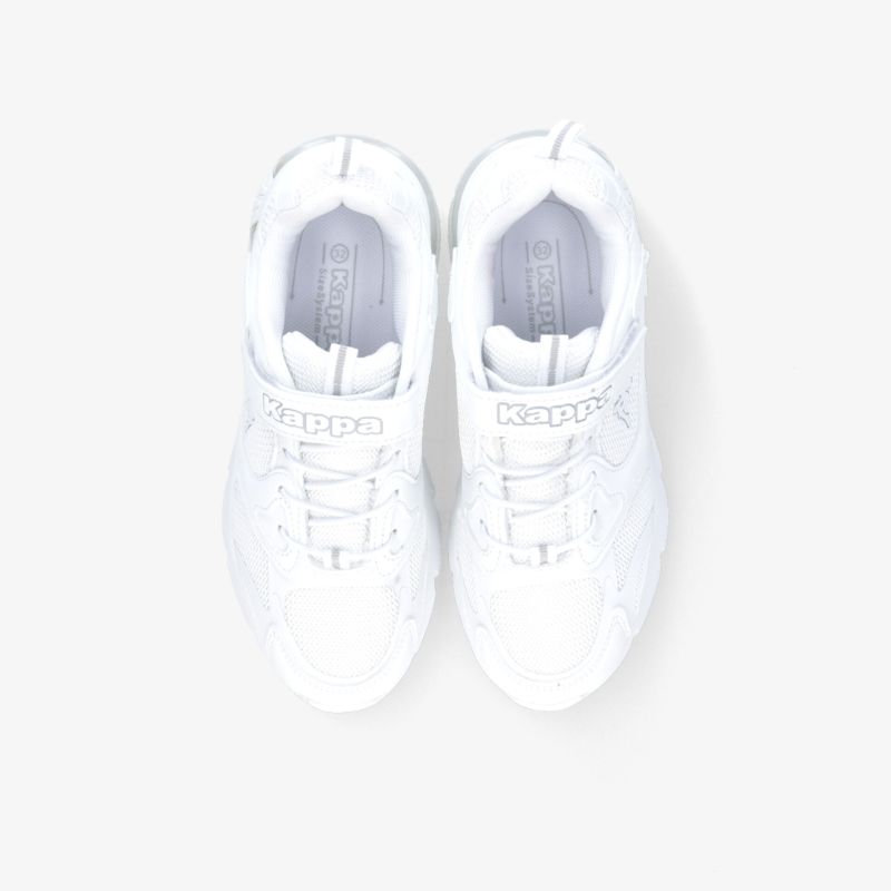 Weiße Sneaker mit Schnürsenkeln, minimalistischem Design und sportlichem Look, ideal für Alltagslooks.