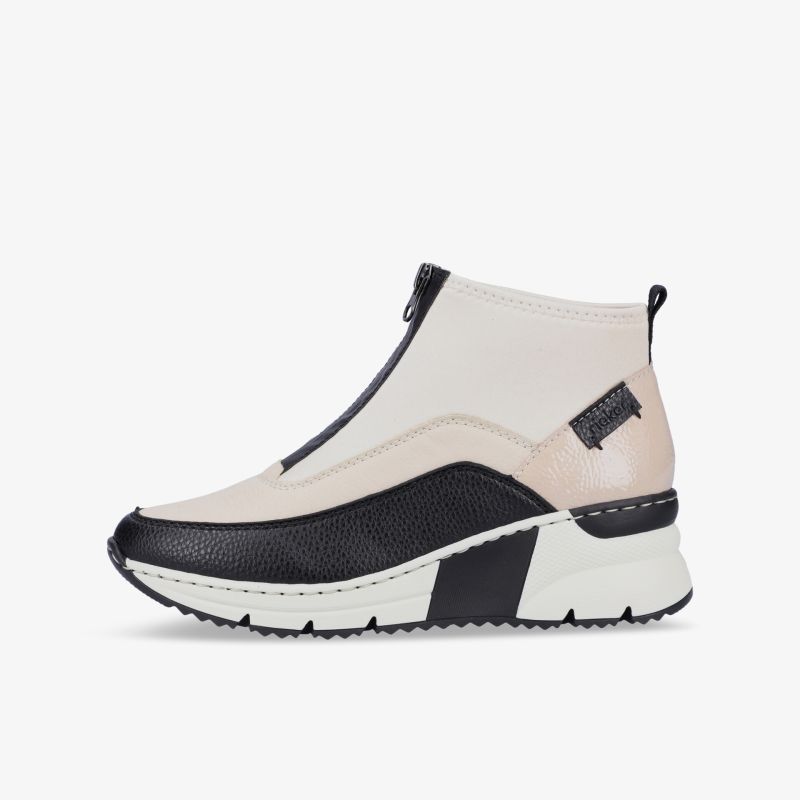 Sportlicher, bequemer Sneaker mit elastischem Einsatz und robuster Profilsohle in moderner Seitenansicht