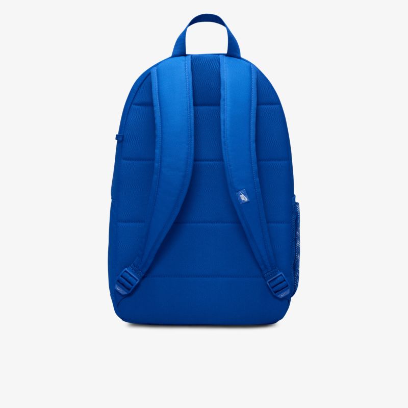 Heller blauer Rucksack mit gepolsterten Schultergurten, ergonomisch und bequem getragen, ideal für Alltag und Schule