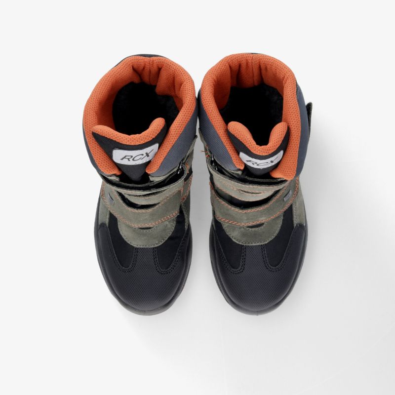 Moderne Stiefel mit bequemer Passform, robuster Konstruktion und sportlichem Design in Schwarz und Orange.