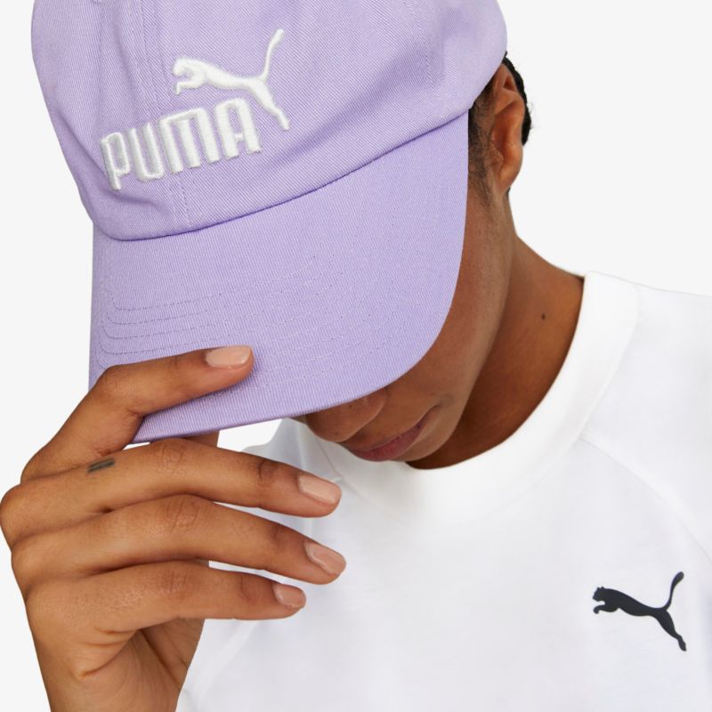 Sportliches lila Basecap mit auffälligem Logo-Design und komfortabler Passform für stilvolle Freizeit-Outfits.