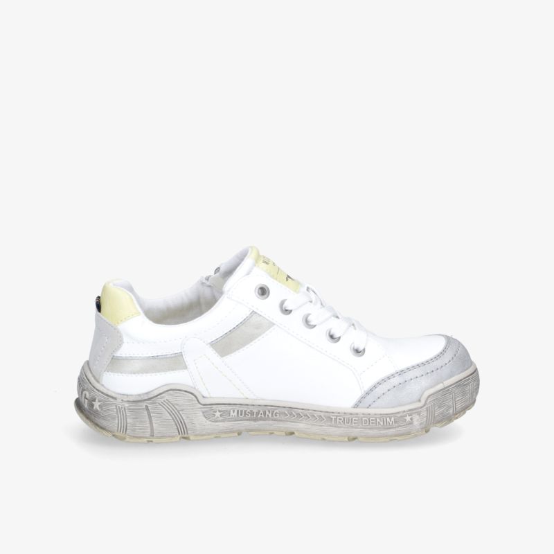 Moderner weißer Sneaker mit grauen Details und robustem Design. Perfekt für stilvolle und bequeme Auftritte.