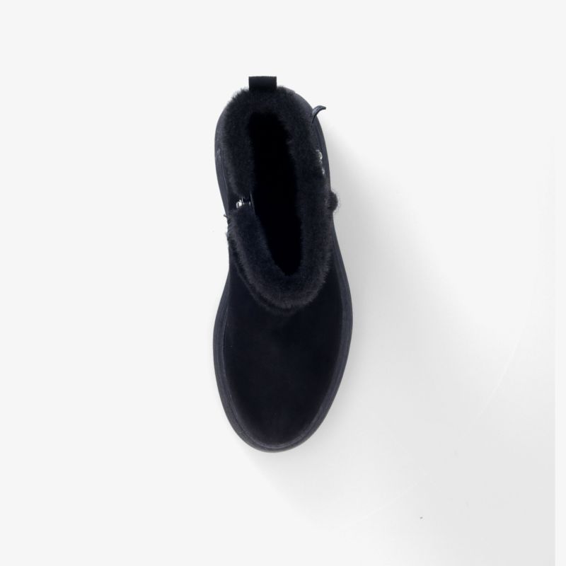 Warmes, robustes Stiefel-Design mit rutschfester Sohle und klassischer Eleganz aus der oberen Perspektive betrachtet.