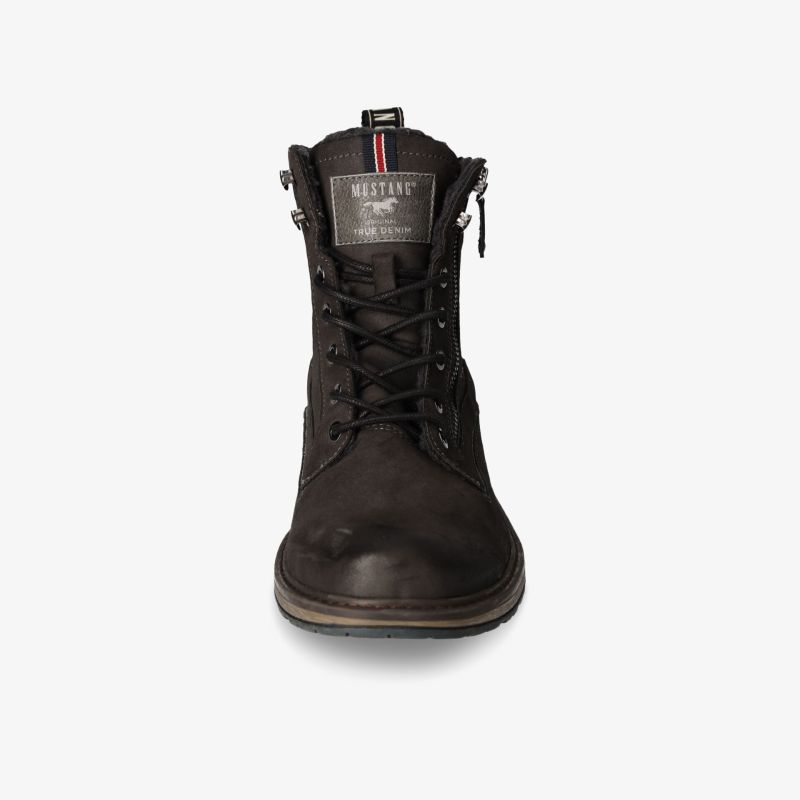 Hochwertiger Schnürstiefel mit robustem Leder und langlebiger Sohle für optimalen Komfort und Stil.