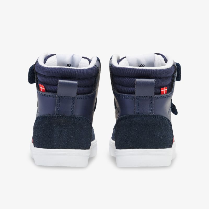 Stilvolle High-Top-Sneakers in Dunkelblau mit weißer Sohle und weicher Polsterung für optimalen Komfort.