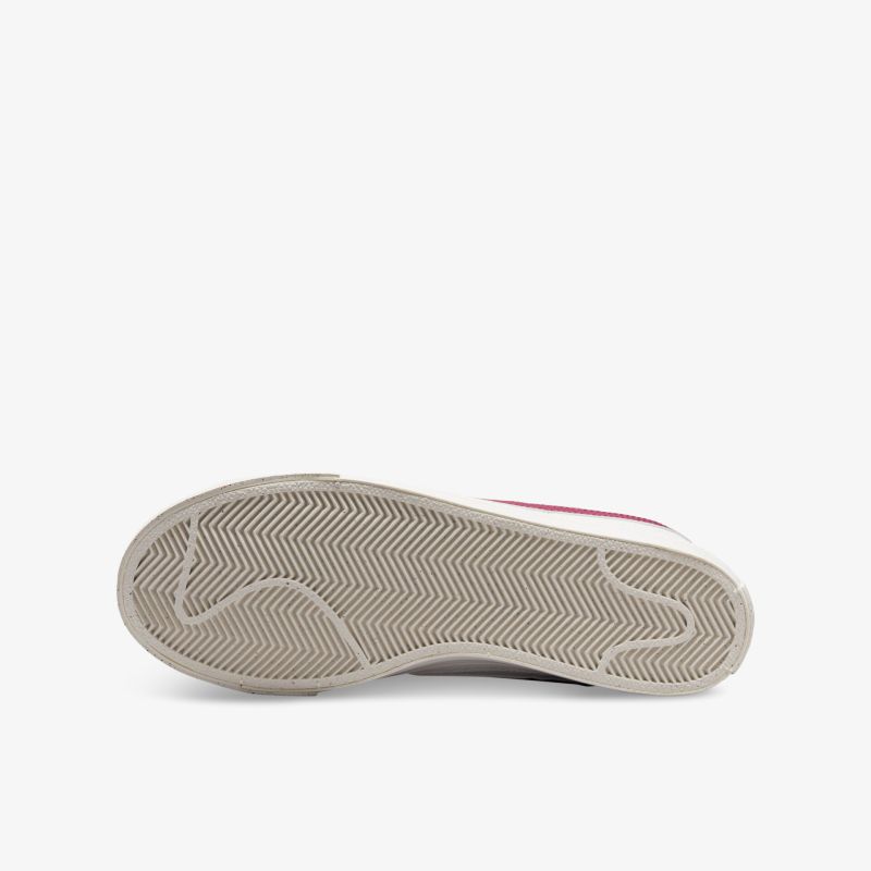 Flexible gummierte Sohle mit rutschfestem Profil für optimalen Halt und Komfort.