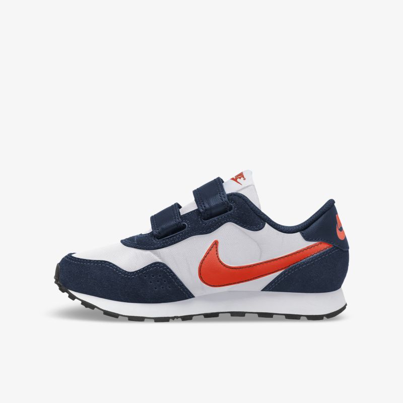 Moderner Sneaker mit retro Design, praktischem Klettverschluss, in Blau-Weiß mit rotem Logo