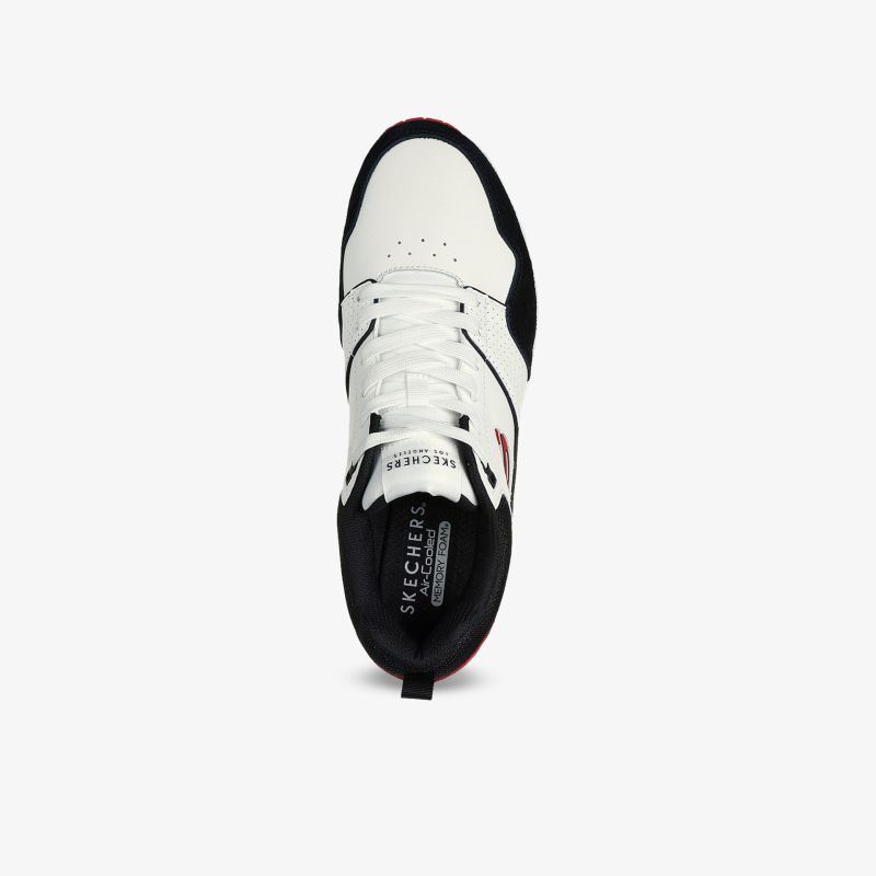 Weißer Schuh mit schwarzem Rand und klassischer Schnürung, sportlich und komfortabel, robuste Sohle