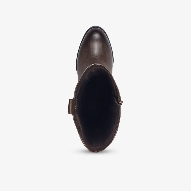 Hochwertiger brauner Stiefel aus Leder mit komfortablem Innenfutter und robuster Sohle in Draufsicht