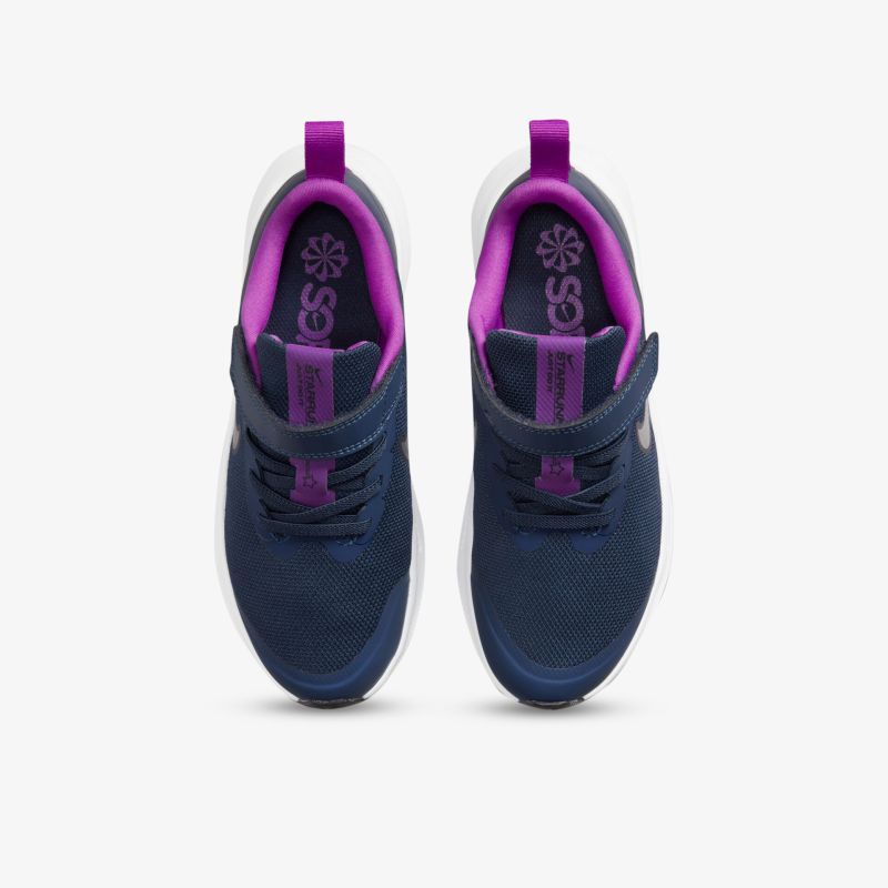 Stilvolle Sneaker in Dunkelblau und Lila mit bequemer Passform und strapazierfähiger Sohle, ideal für den Alltag.