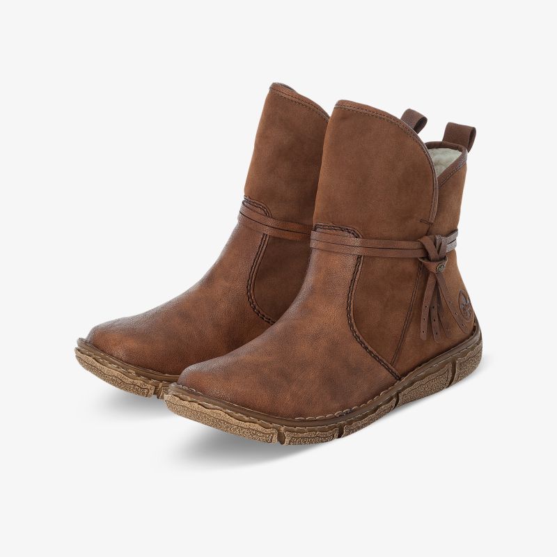 Braune Stiefel im Paar mit warmem Innenfutter und griffiger Sohle für bequemen und modischen Tragekomfort