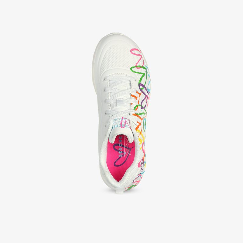Weißer sportlicher Schuh mit bunten Schnürsenkeln und modernem Design, bequem und atmungsaktiv
